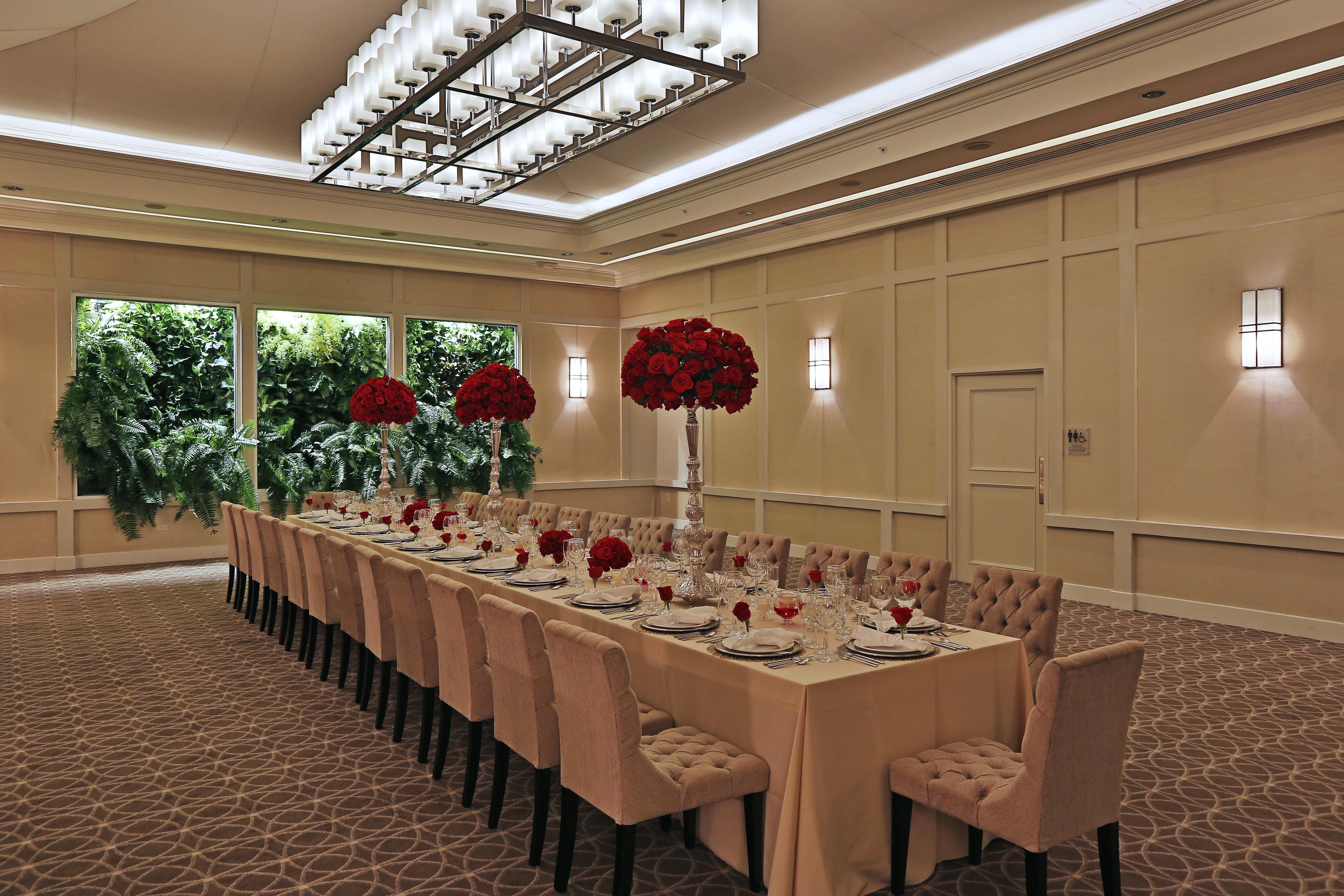 Bristol Panama, A Registry Collection Hotel Bagian luar foto A long table set for a banquet