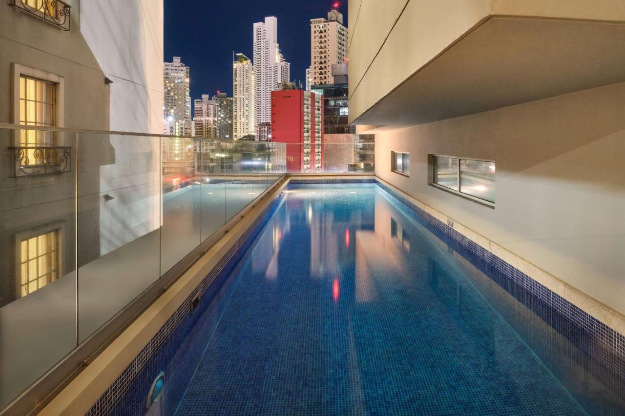 Bristol Panama, A Registry Collection Hotel Bagian luar foto The rooftop pool at the hotel