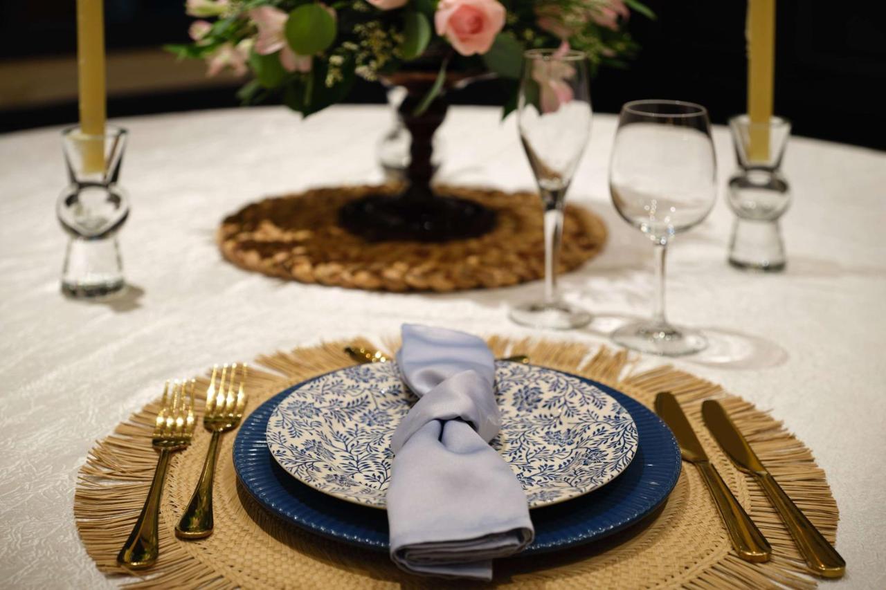 Bristol Panama, A Registry Collection Hotel Bagian luar foto A place setting with a charger plate