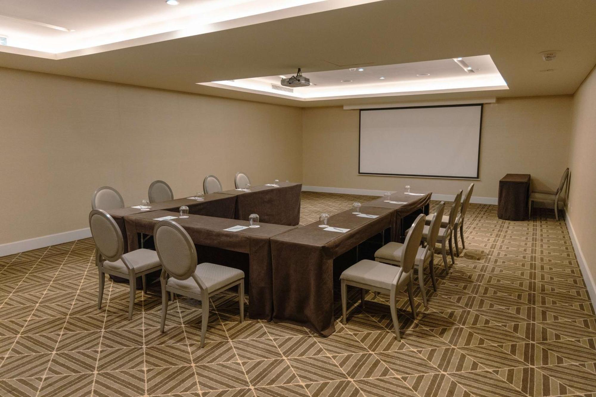 Bristol Panama, A Registry Collection Hotel Bagian luar foto A meeting room